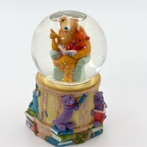 Charming Story time Vintage Bear Snow Globe